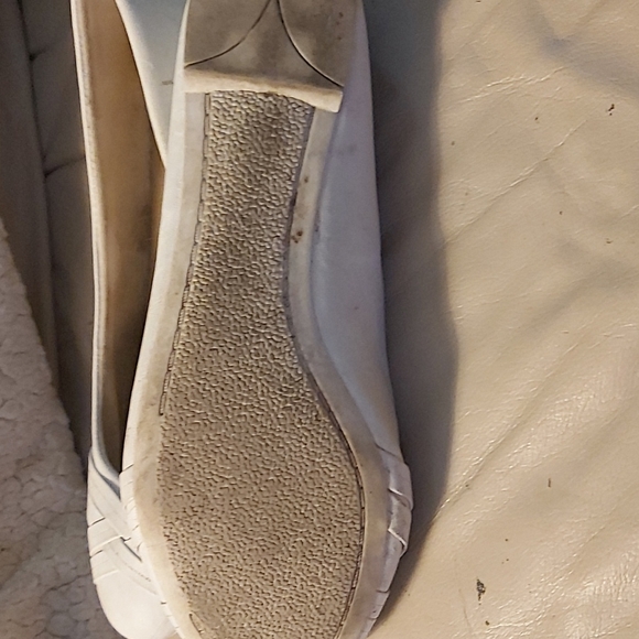 Woman's shoes - Picture 3 of 4